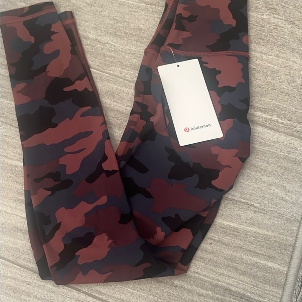 Lululemon Wunder Under 28” size 2